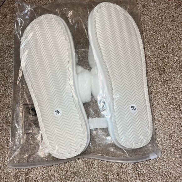 Slippers   - Picture 2 of 2